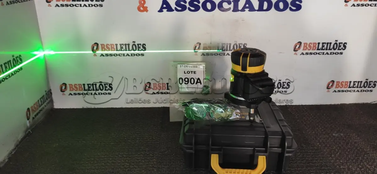 LOTE 090 - 01 NIVEL A LASER COM 2 BATERIAS MALETA ÓCULOS DE PROTEÇÃO. (NO ESTADO) ATENÇÃO! FAZER A VISITAÇÃO ANTES DE ARREMATAR, NÃO SABEMOS SE FUNCIONA, LEILÃO NÃO TEM GARANTIA E NEM DEVOLUÇÃO, SUJEITO A POSSÍVEIS AVARIAS VISÍVEIS/OCULTAS E/OU AUSÊNCIA DE COMPONENTES.