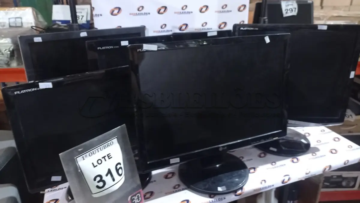 LOTE 316 - 06 MONITORES DE MARCAS E MODELOS DIVERSOS. (NO ESTADO) ATENÇÃO! FAZER A VISITAÇÃO ANTES DE ARREMATAR, NÃO SABEMOS SE FUNCIONA, LEILÃO NÃO TEM GARANTIA E NEM DEVOLUÇÃO, SUJEITO A POSSÍVEIS AVARIAS VISÍVEIS/OCULTAS E/OU AUSÊNCIA DE COMPONENTES.