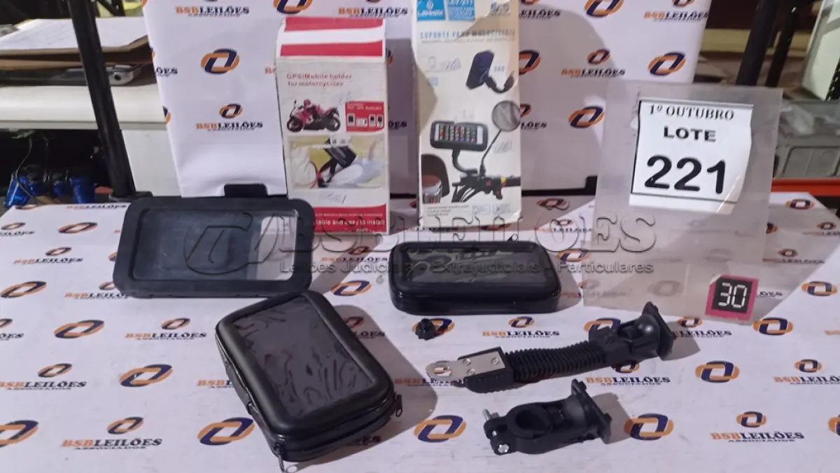 LOTE 221 - 03 SUPORTES DE CELULAR PARA MOTOCICLETAS. (NO ESTADO) ATENÇÃO! FAZER A VISITAÇÃO ANTES DE ARREMATAR, NÃO SABEMOS SE FUNCIONA, LEILÃO NÃO TEM GARANTIA E NEM DEVOLUÇÃO, SUJEITO A POSSÍVEIS AVARIAS VISÍVEIS/OCULTAS E/OU AUSÊNCIA DE COMPONENTES.