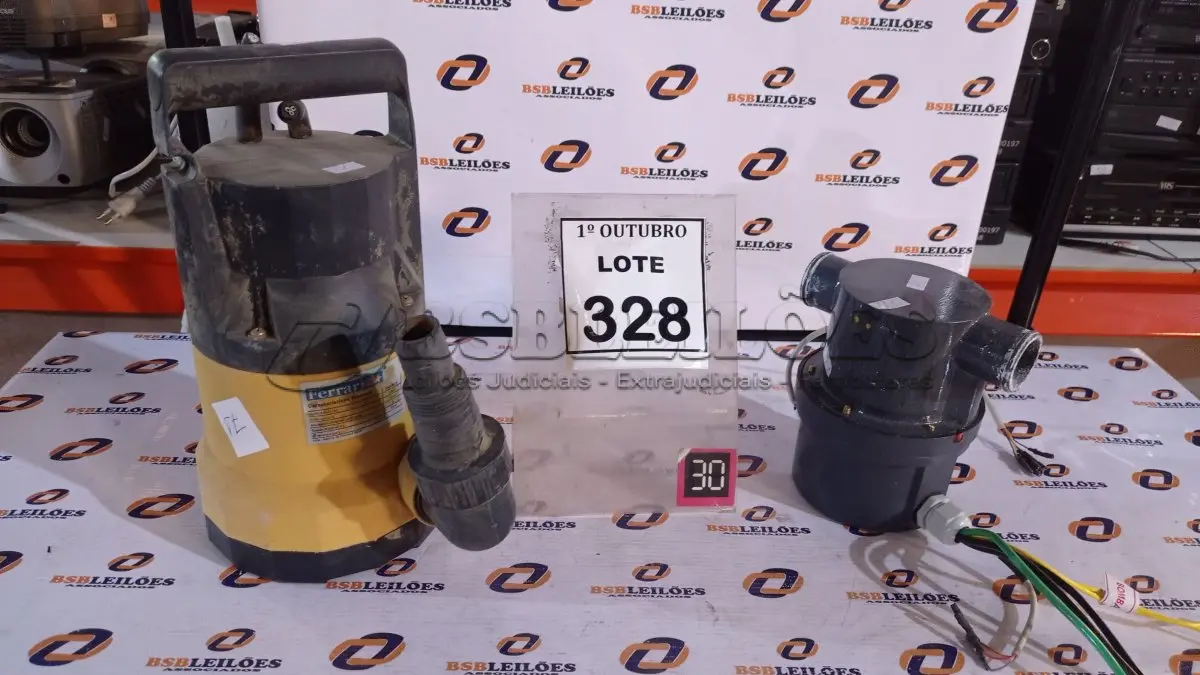 LOTE 328 - 01 AQUECEDOR DE HIDROMASSAGEM E 01 BOMBA SUBMERSÍVEL. (NO ESTADO) ATENÇÃO! FAZER A VISITAÇÃO ANTES DE ARREMATAR, NÃO SABEMOS SE FUNCIONA, LEILÃO NÃO TEM GARANTIA E NEM DEVOLUÇÃO, SUJEITO A POSSÍVEIS AVARIAS VISÍVEIS/OCULTAS E/OU AUSÊNCIA DE COMPONENTES.