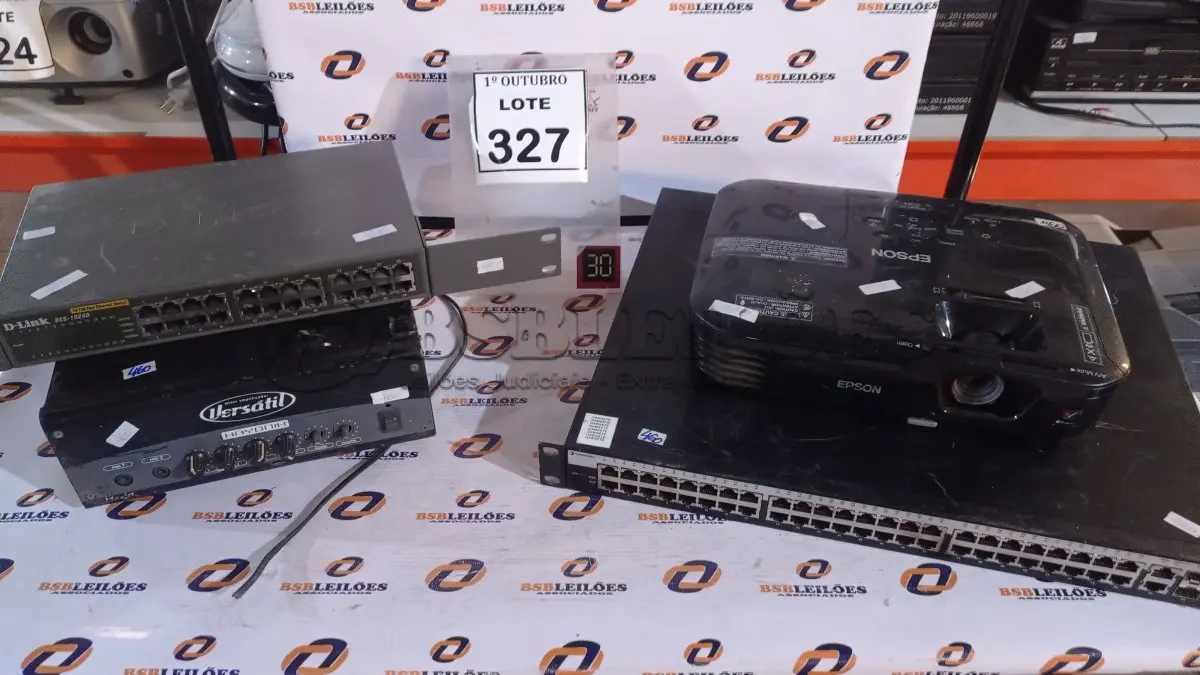 LOTE 327 - 02 SWITCHES, 01 PROJETOR MARCA EPSON E 01 MIXER AMPLIFICADOR. (NO ESTADO) ATENÇÃO! FAZER A VISITAÇÃO ANTES DE ARREMATAR, NÃO SABEMOS SE FUNCIONA, LEILÃO NÃO TEM GARANTIA E NEM DEVOLUÇÃO, SUJEITO A POSSÍVEIS AVARIAS VISÍVEIS/OCULTAS E/OU AUSÊNCIA DE COMPONENTES.