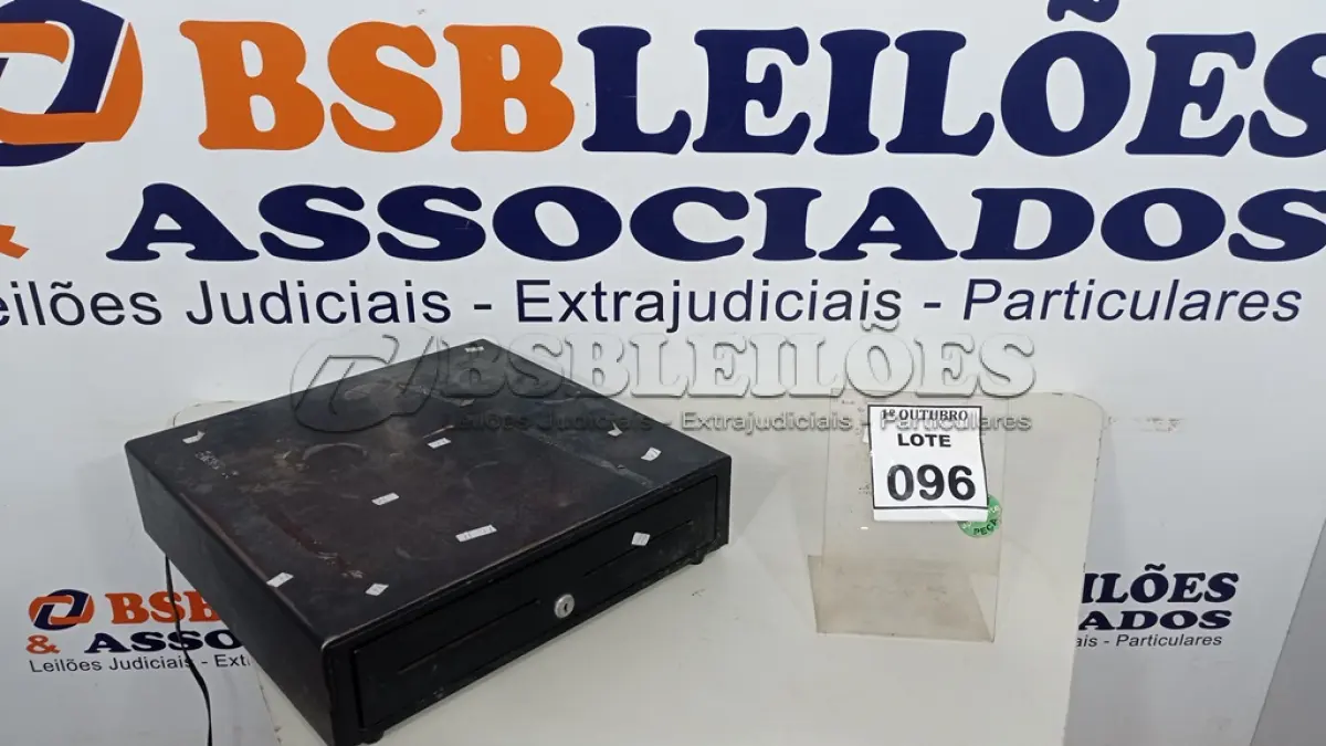 LOTE 096 - 01 GAVETA DE DINHEIRO. (NO ESTADO) ATENÇÃO! FAZER A VISITAÇÃO ANTES DE ARREMATAR, NÃO SABEMOS SE FUNCIONA, LEILÃO NÃO TEM GARANTIA E NEM DEVOLUÇÃO, SUJEITO A POSSÍVEIS AVARIAS VISÍVEIS/OCULTAS E/OU AUSÊNCIA DE COMPONENTES.