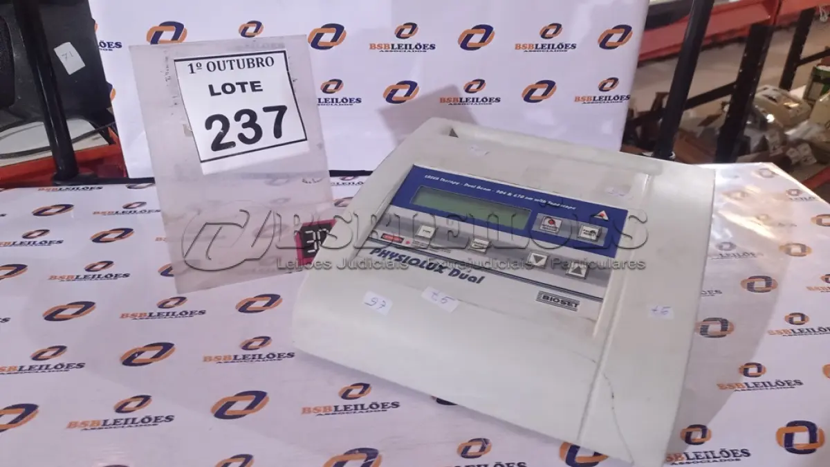 LOTE 237 - 01 APARELHO DE LASER TERAPIA. (NO ESTADO) ATENÇÃO! FAZER A VISITAÇÃO ANTES DE ARREMATAR, NÃO SABEMOS SE FUNCIONA, LEILÃO NÃO TEM GARANTIA E NEM DEVOLUÇÃO, SUJEITO A POSSÍVEIS AVARIAS VISÍVEIS/OCULTAS E/OU AUSÊNCIA DE COMPONENTES.
