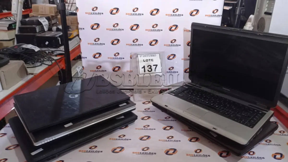 LOTE 137 - 05 NOTEBOOKS MARCAS E MODELOS DIVERSOS. (NO ESTADO) ATENÇÃO! FAZER A VISITAÇÃO ANTES DE ARREMATAR, NÃO SABEMOS SE FUNCIONA, LEILÃO NÃO TEM GARANTIA E NEM DEVOLUÇÃO, SUJEITO A POSSÍVEIS AVARIAS VISÍVEIS/OCULTAS E/OU AUSÊNCIA DE COMPONENTES.