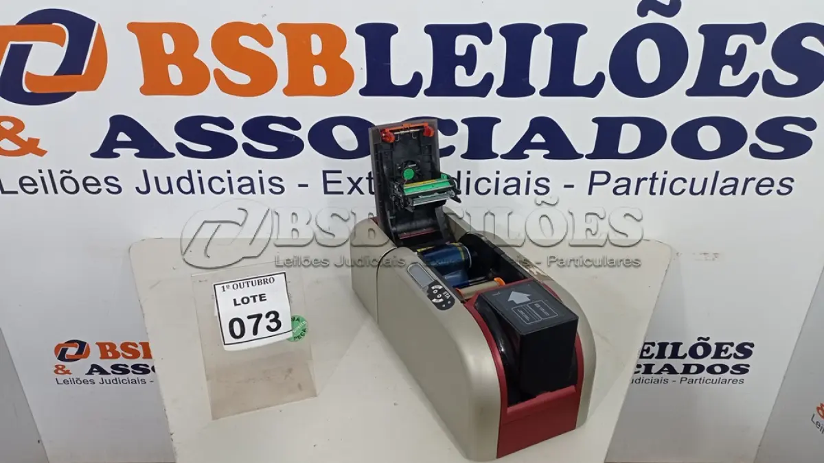 LOTE 073 - 01 IMPRESSORA DE CRACHÁ. (NO ESTADO) ATENÇÃO! FAZER A VISITAÇÃO ANTES DE ARREMATAR, NÃO SABEMOS SE FUNCIONA, LEILÃO NÃO TEM GARANTIA E NEM DEVOLUÇÃO, SUJEITO A POSSÍVEIS AVARIAS VISÍVEIS/OCULTAS E/OU AUSÊNCIA DE COMPONENTES.