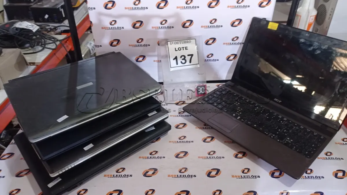 LOTE 137 - 05 NOTEBOOKS MARCAS E MODELOS DIVERSOS. (NO ESTADO) ATENÇÃO! FAZER A VISITAÇÃO ANTES DE ARREMATAR, NÃO SABEMOS SE FUNCIONA, LEILÃO NÃO TEM GARANTIA E NEM DEVOLUÇÃO, SUJEITO A POSSÍVEIS AVARIAS VISÍVEIS/OCULTAS E/OU AUSÊNCIA DE COMPONENTES.