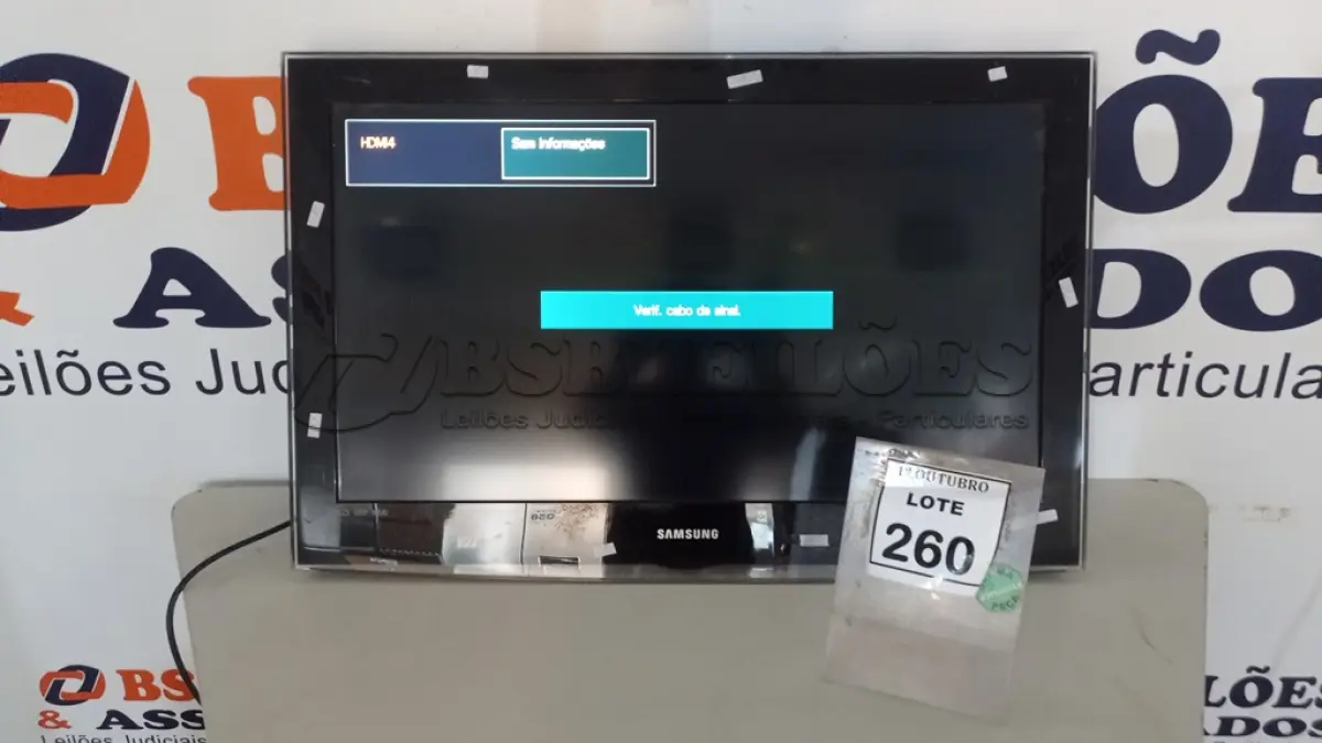 LOTE 260 - 01 TV LCD 32’’ MARCA SAMSUNG. (NO ESTADO) ATENÇÃO! FAZER A VISITAÇÃO ANTES DE ARREMATAR, NÃO SABEMOS SE FUNCIONA, LEILÃO NÃO TEM GARANTIA E NEM DEVOLUÇÃO, SUJEITO A POSSÍVEIS AVARIAS VISÍVEIS/OCULTAS E/OU AUSÊNCIA DE COMPONENTES.
