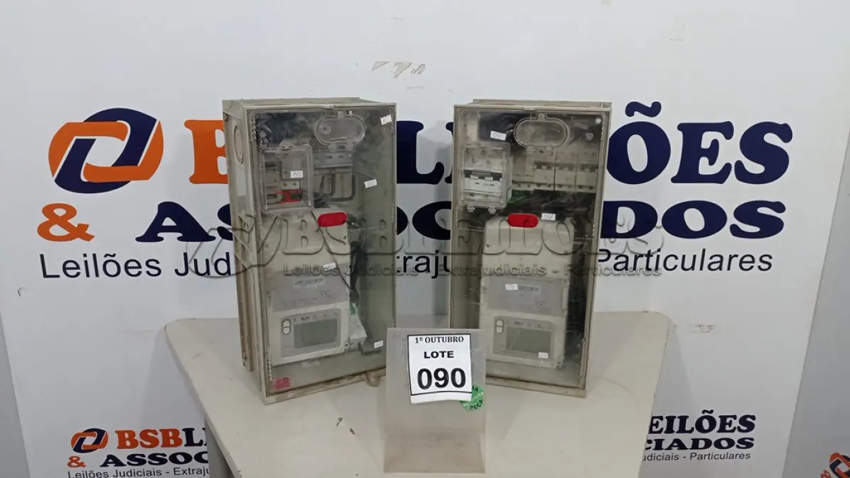 LOTE 090 - 02 RELÓGIOS COM DISJUNTORES PARA ENERGIA SOLAR. (NO ESTADO) ATENÇÃO! FAZER A VISITAÇÃO ANTES DE ARREMATAR, NÃO SABEMOS SE FUNCIONA, LEILÃO NÃO TEM GARANTIA E NEM DEVOLUÇÃO, SUJEITO A POSSÍVEIS AVARIAS VISÍVEIS/OCULTAS E/OU AUSÊNCIA DE COMPONENTES.