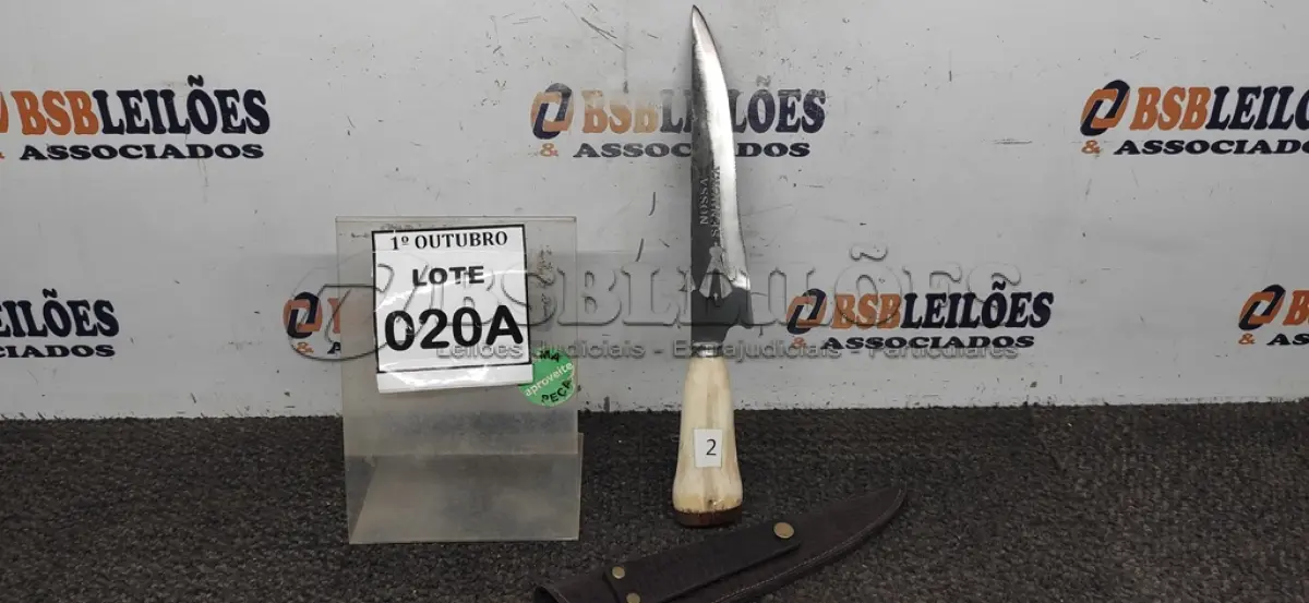 LOTE 020 - 01 FACA ARTESANAL NOSSA SENHORA AÇO CARBONO E CABO DE OSSO 39CM. (NO ESTADO) ATENÇÃO! FAZER A VISITAÇÃO ANTES DE ARREMATAR, NÃO SABEMOS SE FUNCIONA, LEILÃO NÃO TEM GARANTIA E NEM DEVOLUÇÃO, SUJEITO A POSSÍVEIS AVARIAS VISÍVEIS/OCULTAS E/OU AUSÊNCIA DE COMPONENTES.