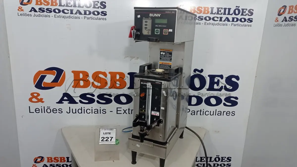 LOTE 227 - 01 MÁQUINA DE CAFÉ INDUSTRIAL MODELO SAFETY FRESH MARCA BUNN. (NO ESTADO) ATENÇÃO! FAZER A VISITAÇÃO ANTES DE ARREMATAR, NÃO SABEMOS SE FUNCIONA, LEILÃO NÃO TEM GARANTIA E NEM DEVOLUÇÃO, SUJEITO A POSSÍVEIS AVARIAS VISÍVEIS/OCULTAS E/OU AUSÊNCIA DE COMPONENTES.