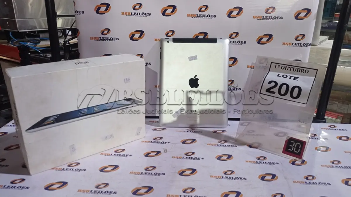 LOTE 200 - 01 IPAD. (NO ESTADO) ATENÇÃO! FAZER A VISITAÇÃO ANTES DE ARREMATAR, NÃO SABEMOS SE FUNCIONA, LEILÃO NÃO TEM GARANTIA E NEM DEVOLUÇÃO, SUJEITO A POSSÍVEIS AVARIAS VISÍVEIS/OCULTAS E/OU AUSÊNCIA DE COMPONENTES.