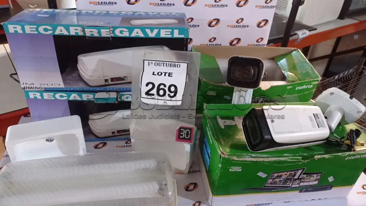 LOTE 269 - 02 LUMINÁRIAS DE EMERGÊNCIA E 02 CÂMERAS BULLET MARCA INTELBRAS. (NO ESTADO) ATENÇÃO! FAZER A VISITAÇÃO ANTES DE ARREMATAR, NÃO SABEMOS SE FUNCIONA, LEILÃO NÃO TEM GARANTIA E NEM DEVOLUÇÃO, SUJEITO A POSSÍVEIS AVARIAS VISÍVEIS/OCULTAS E/OU AUSÊNCIA DE COMPONENTES.