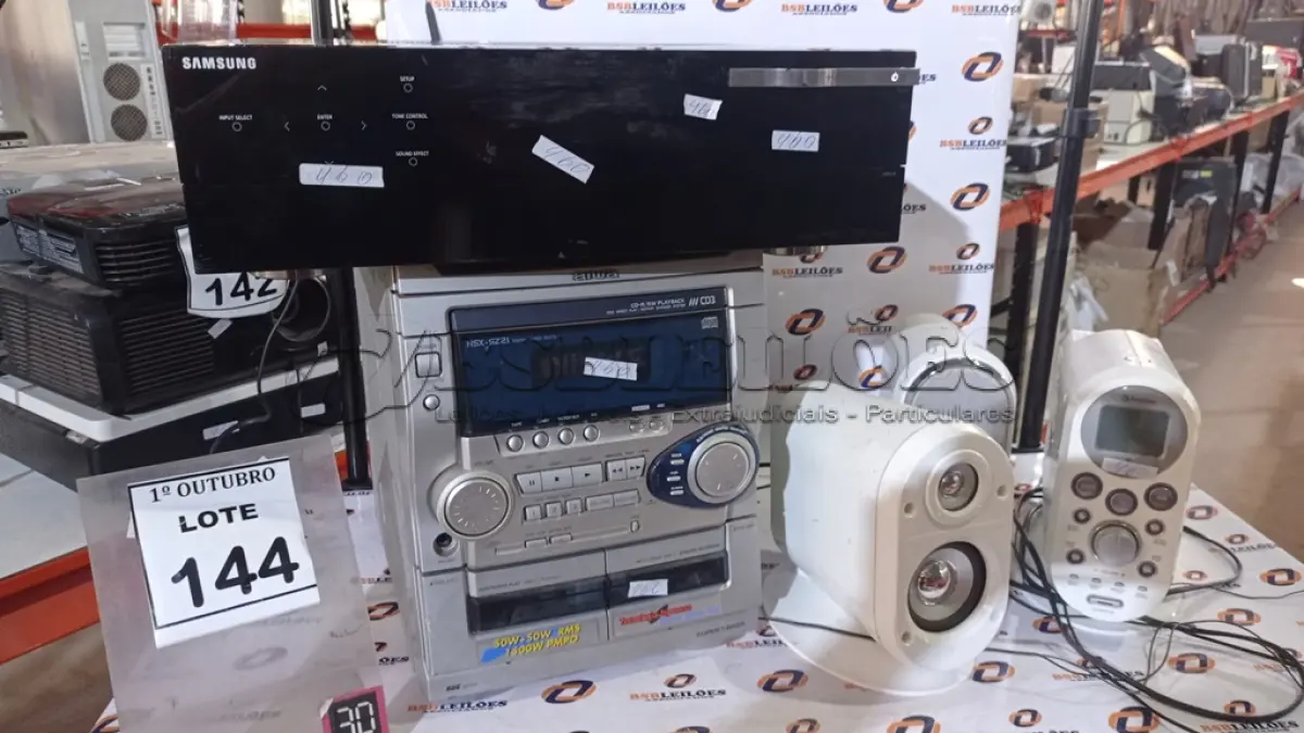 LOTE 144 - 01 RECEIVER MODELO HW-C560S, 01 MINI SYSTEM MARCA FIRSTLINE COM 02 CAIXAS E 01 MINI SYSTEM MARCA AIWA. (NO ESTADO) ATENÇÃO! FAZER A VISITAÇÃO ANTES DE ARREMATAR, NÃO SABEMOS SE FUNCIONA, LEILÃO NÃO TEM GARANTIA E NEM DEVOLUÇÃO, SUJEITO A POSSÍVEIS AVARIAS VISÍVEIS/OCULTAS E/OU AUSÊNCIA DE COMPONENTES.