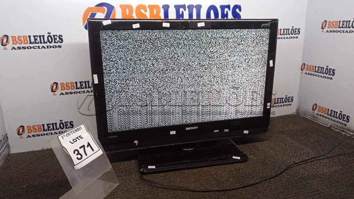 LOTE 371 - 01 TV LCD 26‘’ MARCA SEMP. (NO ESTADO) ATENÇÃO! FAZER A VISITAÇÃO ANTES DE ARREMATAR, NÃO SABEMOS SE FUNCIONA, LEILÃO NÃO TEM GARANTIA E NEM DEVOLUÇÃO, SUJEITO A POSSÍVEIS AVARIAS VISÍVEIS/OCULTAS E/OU AUSÊNCIA DE COMPONENTES.