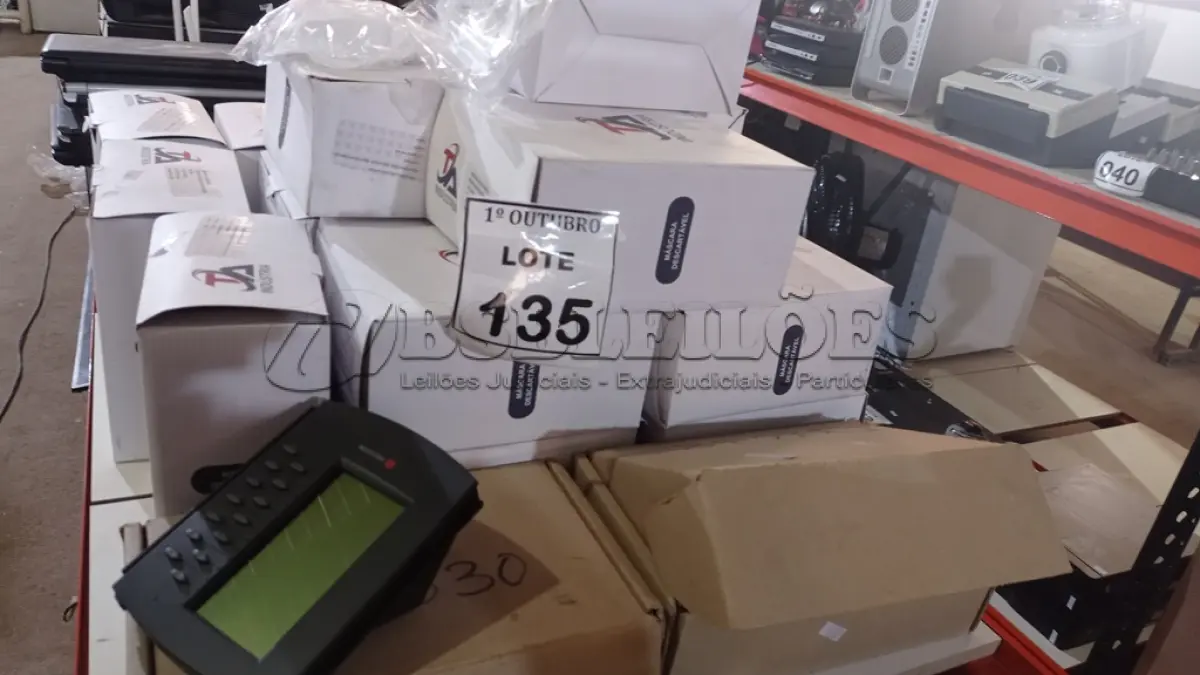 LOTE 135 - 01 LOTE COM GRANDE QUANTIDADE DE MÁSCARAS DESCARTÁVEIS TIPO CONCHA E 02 MÓDULOS DE EXPANSÃO TELEFÔNICO MARCA POLYCOM. (NO ESTADO) ATENÇÃO! FAZER A VISITAÇÃO ANTES DE ARREMATAR, NÃO SABEMOS SE FUNCIONA, LEILÃO NÃO TEM GARANTIA E NEM DEVOLUÇÃO, SUJEITO A POSSÍVEIS AVARIAS VISÍVEIS/OCULTAS E/OU AUSÊNCIA DE COMPONENTES.