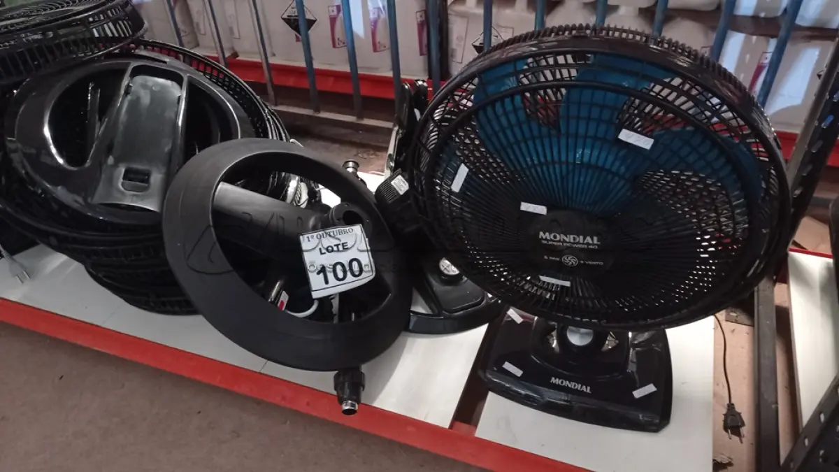 LOTE 100 - 01 LOTE COM VÁRIOS VENTILADORES DESMONTADOS MARCAS VARIADAS. (NO ESTADO) ATENÇÃO! FAZER A VISITAÇÃO ANTES DE ARREMATAR, NÃO SABEMOS SE FUNCIONA, LEILÃO NÃO TEM GARANTIA E NEM DEVOLUÇÃO, SUJEITO A POSSÍVEIS AVARIAS VISÍVEIS/OCULTAS E/OU AUSÊNCIA DE COMPONENTES.