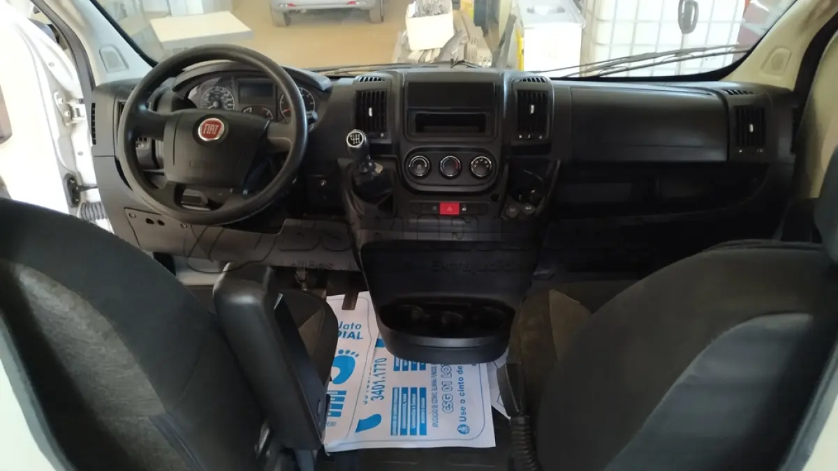 LOTE 512 - 01 I/FIAT DUCATO MAIA AMBULÂNCIA A DIESEL, ANO 2018/2019 NA COR BRANCA. (NO ESTADO)