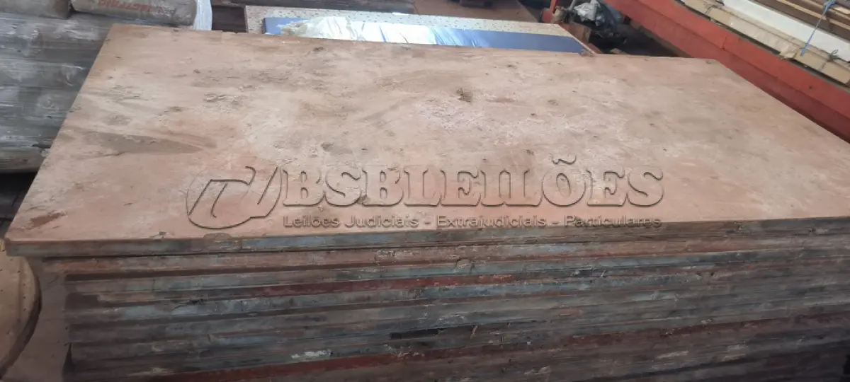 LOTE 016 - 19 PLACAS DE PISO CIMENTÍCIA. (NO ESTADO) ATENÇÃO! FAZER A VISITAÇÃO ANTES DE ARREMATAR, NÃO SABEMOS SE FUNCIONA, LEILÃO NÃO TEM GARANTIA E NEM DEVOLUÇÃO, SUJEITO A POSSÍVEIS AVARIAS VISÍVEIS/OCULTAS E/OU AUSÊNCIA DE COMPONENTES.