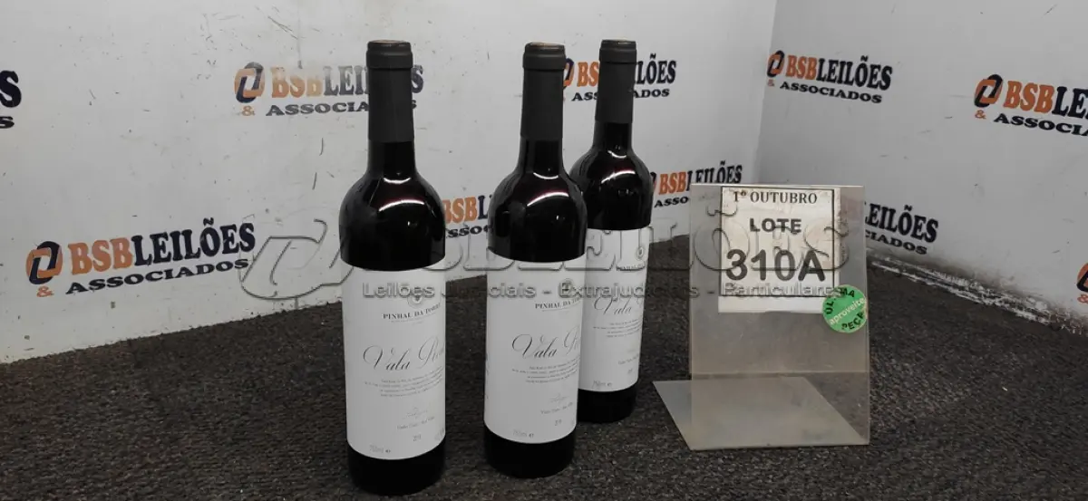 LOTE 310 - 03 GARRAFAS DE VINHO TINTO VALA REAL PORTUGUÊS SAFRA 2019 750ML. (NO ESTADO) ATENÇÃO! FAZER A VISITAÇÃO ANTES DE ARREMATAR, NÃO SABEMOS SE FUNCIONA, LEILÃO NÃO TEM GARANTIA E NEM DEVOLUÇÃO, SUJEITO A POSSÍVEIS AVARIAS VISÍVEIS/OCULTAS E/OU AUSÊNCIA DE COMPONENTES.