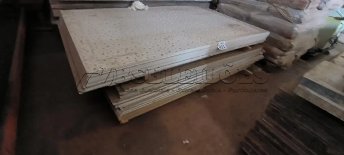 LOTE 022 - 01 PALETE COM PLACAS DE GESSO PARA DRYWALL. (NO ESTADO) ATENÇÃO! FAZER A VISITAÇÃO ANTES DE ARREMATAR, NÃO SABEMOS SE FUNCIONA, LEILÃO NÃO TEM GARANTIA E NEM DEVOLUÇÃO, SUJEITO A POSSÍVEIS AVARIAS VISÍVEIS/OCULTAS E/OU AUSÊNCIA DE COMPONENTES.