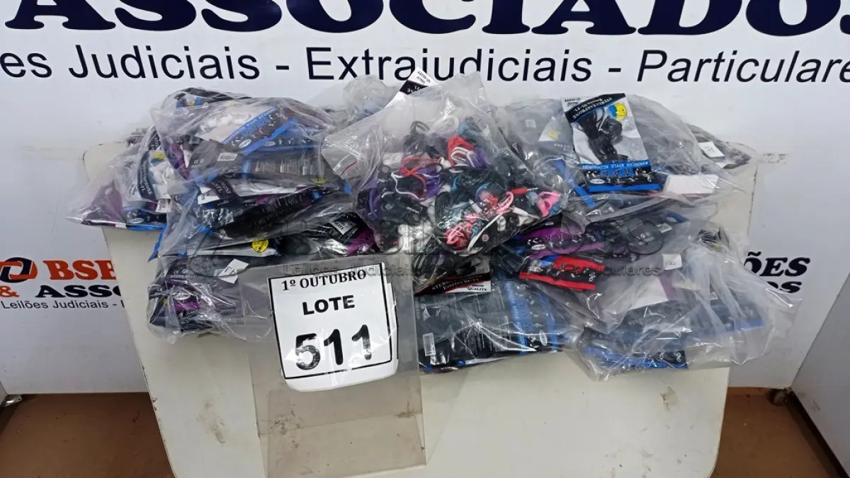 LOTE 511 - 01 LOTE COM GRANDE QUANTIDADE DE FONES DE OUVIDO. (NO ESTADO) ATENÇÃO! FAZER A VISITAÇÃO ANTES DE ARREMATAR, NÃO SABEMOS SE FUNCIONA, LEILÃO NÃO TEM GARANTIA E NEM DEVOLUÇÃO, SUJEITO A POSSÍVEIS AVARIAS VISÍVEIS/OCULTAS E/OU AUSÊNCIA DE COMPONENTES.