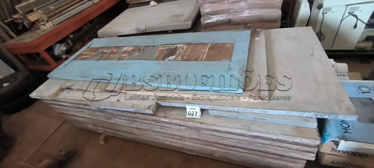 LOTE 027 - 16 PLACAS DE PISO CIMENTÍCIO. (NO ESTADO) ATENÇÃO! FAZER A VISITAÇÃO ANTES DE ARREMATAR, NÃO SABEMOS SE FUNCIONA, LEILÃO NÃO TEM GARANTIA E NEM DEVOLUÇÃO, SUJEITO A POSSÍVEIS AVARIAS VISÍVEIS/OCULTAS E/OU AUSÊNCIA DE COMPONENTES.