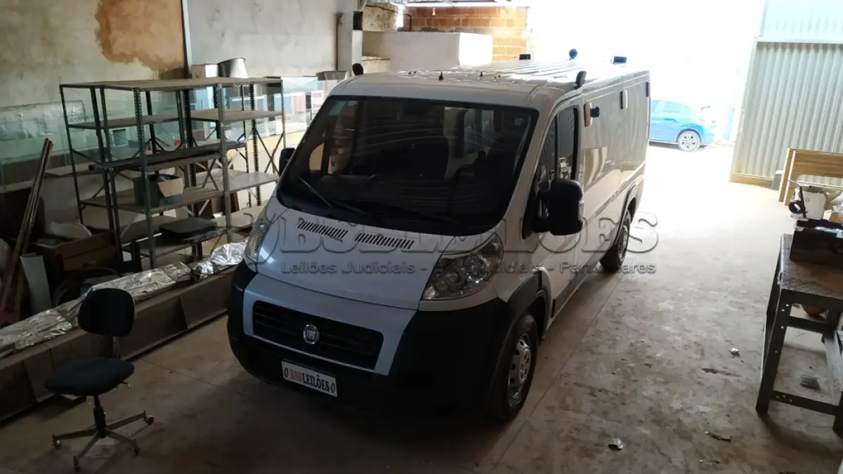 LOTE 512 - 01 I/FIAT DUCATO MAIA AMBULÂNCIA A DIESEL, ANO 2018/2019 NA COR BRANCA. (NO ESTADO)