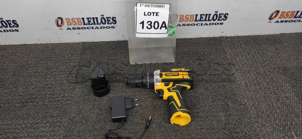 LOTE 130 - 01 PARAFUSADEIRA A BATERIA 12V 2BITS E CARREGADOR (PRODUTO NOVO). (NO ESTADO) ATENÇÃO! FAZER A VISITAÇÃO ANTES DE ARREMATAR, NÃO SABEMOS SE FUNCIONA, LEILÃO NÃO TEM GARANTIA E NEM DEVOLUÇÃO, SUJEITO A POSSÍVEIS AVARIAS VISÍVEIS/OCULTAS E/OU AUSÊNCIA DE COMPONENTES.