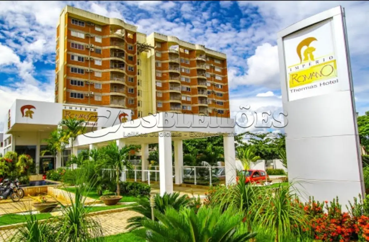 LOTE 001 - 01 APARTAMENTO DUPLEX EM CALDAS NOVAS-GO, MATRÍCULA Nº 62.149, NÚMERO DA UNIDADE Nº1001 BLOCO "B", EDIFÍCIO BELLA ROMA CONTENDO NO PAVIMENTO INFERIOR: HALL, SALA DE ESTAR/JANTAR COM VARANDA, 01 QUARTO, 01 BANHEIRO, ESCADA DE ACESSO AO PAVIMENTO SUPERIOR, COZINHA, ÁREA DE SERVIÇO; E NO PAVIMENTO SUPERIOR: SALA DE ESTAR, UMA SUÍTE, BANHEIRO, CHURRASQUEIRA, DUCHA E PISCINA COM DECH; COM A ÁREA TOTAL DE 313,989322M², SENDO DE 117,28M² DE ÁREA PRIVATIVA, E 196,709322M² DE ÁREA COMUM E FRAÇÃO IDEAL DE 154,8383M² OU 1,075266% DO TERRENO DENOMINADO GLÉBA B, DO CONGLOMERADO IMPÉRIO ROMANO RESIDENCE, SITUADO A AVENIDA MARTINHO PALMERSTON, LUGAR DENOMINADO CHÁCARA ROMA, NESTA CIDADE, COM A ÁREA DE 14.400,00M². (NO ESTADO) (O APARTAMENTO SERÁ ENTREGUE SEM NENHUM DÉBITO.)