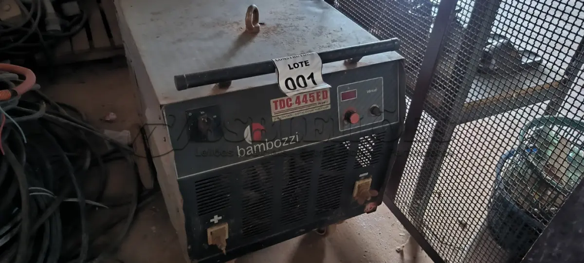 LOTE 001 - 01 MÁQUINA DE SOLDA ELÉTRICA BAMBOZZI TDC445ED TRIFÁSICA. (NO ESTADO) ATENÇÃO! FAZER A VISITAÇÃO ANTES DE ARREMATAR, NÃO SABEMOS SE FUNCIONA, LEILÃO NÃO TEM GARANTIA E NEM DEVOLUÇÃO, SUJEITO A POSSÍVEIS AVARIAS VISÍVEIS/OCULTAS E/OU AUSÊNCIA DE COMPONENTES.