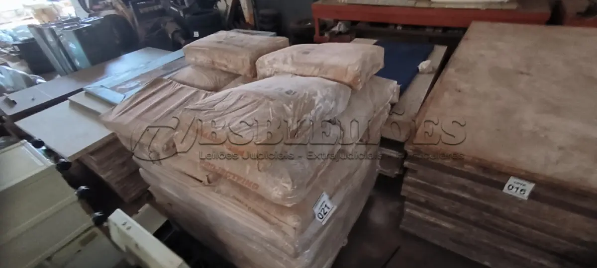 LOTE 021 - 01 PALETE COM SACOS DE 40KG DE GESSO. (NO ESTADO) ATENÇÃO! FAZER A VISITAÇÃO ANTES DE ARREMATAR, NÃO SABEMOS SE FUNCIONA, LEILÃO NÃO TEM GARANTIA E NEM DEVOLUÇÃO, SUJEITO A POSSÍVEIS AVARIAS VISÍVEIS/OCULTAS E/OU AUSÊNCIA DE COMPONENTES.
