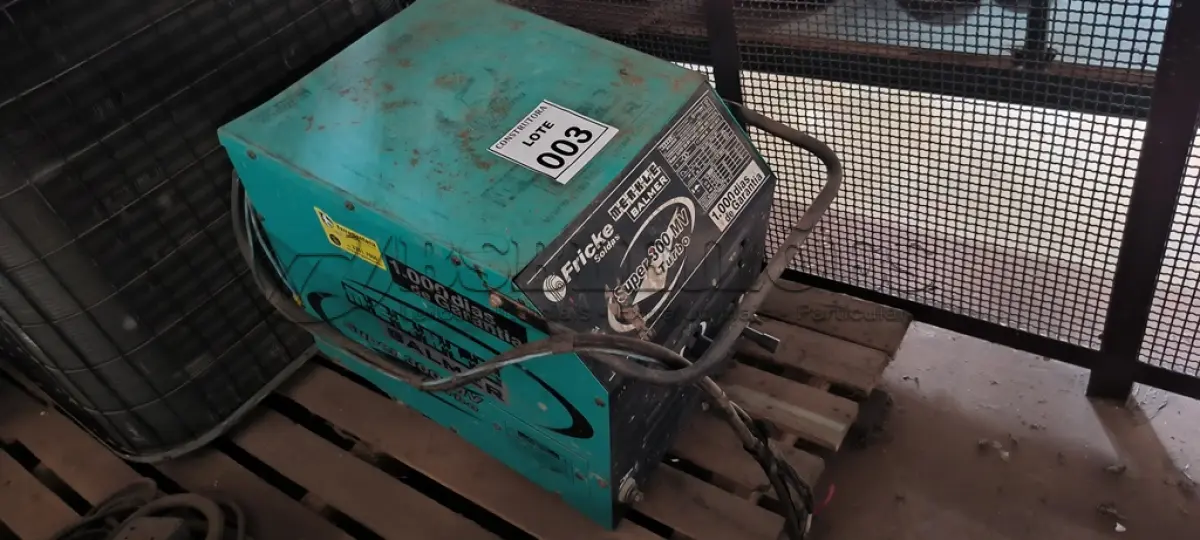 LOTE 003 - 01 MÁQUINA DE SOLDA ELÉTRICA SUPER 300 MV TURBO TRIFÁSICA. (NO ESTADO) ATENÇÃO! FAZER A VISITAÇÃO ANTES DE ARREMATAR, NÃO SABEMOS SE FUNCIONA, LEILÃO NÃO TEM GARANTIA E NEM DEVOLUÇÃO, SUJEITO A POSSÍVEIS AVARIAS VISÍVEIS/OCULTAS E/OU AUSÊNCIA DE COMPONENTES.