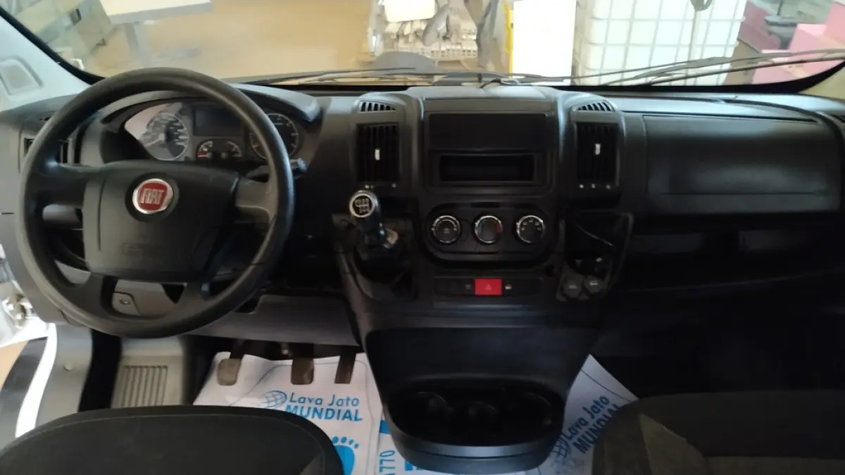 LOTE 512 - 01 I/FIAT DUCATO MAIA AMBULÂNCIA A DIESEL, ANO 2018/2019 NA COR BRANCA. (NO ESTADO)