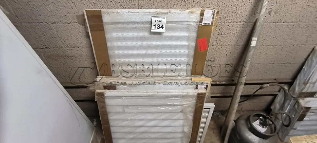 LOTE 134 - 01 LOTE COM PORTINHOLAS. (NO ESTADO) ATENÇÃO! FAZER A VISITAÇÃO ANTES DE ARREMATAR, NÃO SABEMOS SE FUNCIONA, LEILÃO NÃO TEM GARANTIA E NEM DEVOLUÇÃO, SUJEITO A POSSÍVEIS AVARIAS VISÍVEIS/OCULTAS E/OU AUSÊNCIA DE COMPONENTES.