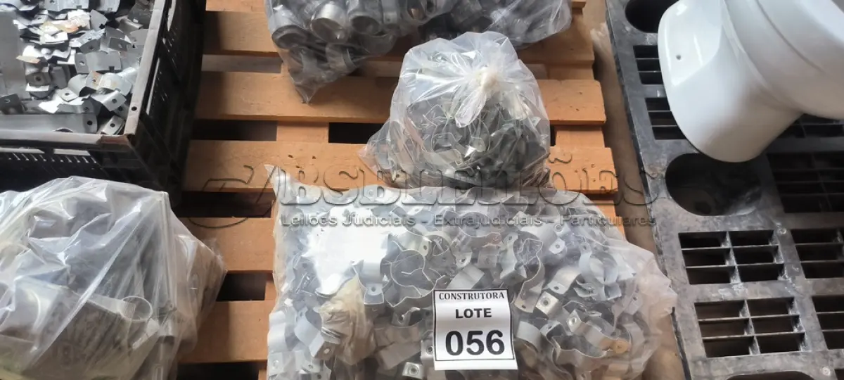 LOTE 056 - 01 LOTE COM ABRAÇADEIRAS PARA CANOS. (NO ESTADO) ATENÇÃO! FAZER A VISITAÇÃO ANTES DE ARREMATAR, NÃO SABEMOS SE FUNCIONA, LEILÃO NÃO TEM GARANTIA E NEM DEVOLUÇÃO, SUJEITO A POSSÍVEIS AVARIAS VISÍVEIS/OCULTAS E/OU AUSÊNCIA DE COMPONENTES.