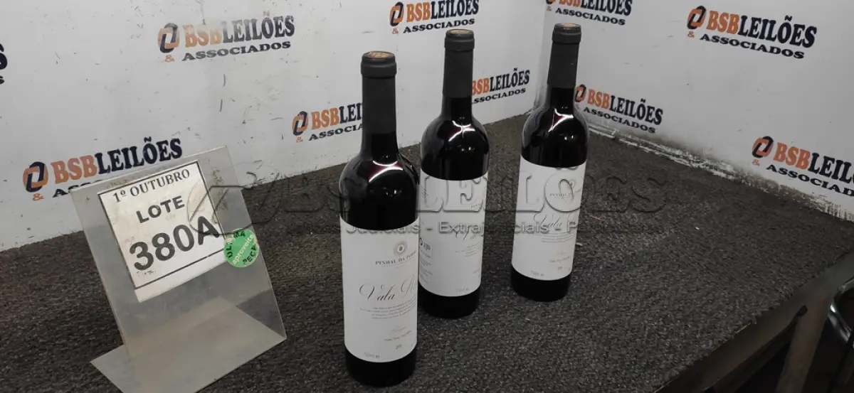 LOTE 380 - 03 GARRAFAS DE VINHO TINTO VALA REAL PORTUGUÊS SAFRA 2019 750ML. (NO ESTADO) ATENÇÃO! FAZER A VISITAÇÃO ANTES DE ARREMATAR, NÃO SABEMOS SE FUNCIONA, LEILÃO NÃO TEM GARANTIA E NEM DEVOLUÇÃO, SUJEITO A POSSÍVEIS AVARIAS VISÍVEIS/OCULTAS E/OU AUSÊNCIA DE COMPONENTES.