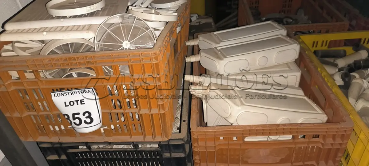 LOTE 353 - 01 LOTE COM CAIXAS DE DRENAGENS E TAMPAS DE VENTILAÇÃO. (CAIXA ORGANIZADORA NAO INCLUSA)