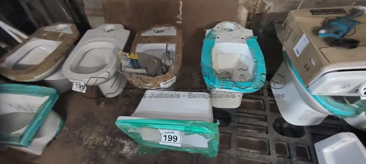 LOTE 199 - 02 VASOS SANITÁRIOS E 01 TANQUE DECA. (NO ESTADO) ATENÇÃO! FAZER A VISITAÇÃO ANTES DE ARREMATAR, NÃO SABEMOS SE FUNCIONA, LEILÃO NÃO TEM GARANTIA E NEM DEVOLUÇÃO, SUJEITO A POSSÍVEIS AVARIAS VISÍVEIS/OCULTAS E/OU AUSÊNCIA DE COMPONENTES.