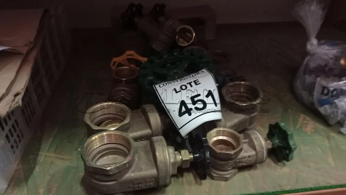 LOTE 451 - 01 LOTE COM REGISTROS DIVERSOS TAMANHOS EM METAIS. (NO ESTADO) ATENÇÃO! FAZER A VISITAÇÃO ANTES DE ARREMATAR, NÃO SABEMOS SE FUNCIONA, LEILÃO NÃO TEM GARANTIA E NEM DEVOLUÇÃO, SUJEITO A POSSÍVEIS AVARIAS VISÍVEIS/OCULTAS E/OU AUSÊNCIA DE COMPONENTES.