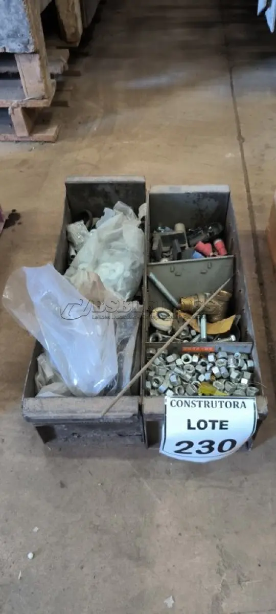 LOTE 230 - 01 LOTE COM ARRUELAS DIVERSAS, PARAFUSOS E PORCAS. (NO ESTADO) ATENÇÃO! FAZER A VISITAÇÃO ANTES DE ARREMATAR, NÃO SABEMOS SE FUNCIONA, LEILÃO NÃO TEM GARANTIA E NEM DEVOLUÇÃO, SUJEITO A POSSÍVEIS AVARIAS VISÍVEIS/OCULTAS E/OU AUSÊNCIA DE COMPONENTES.