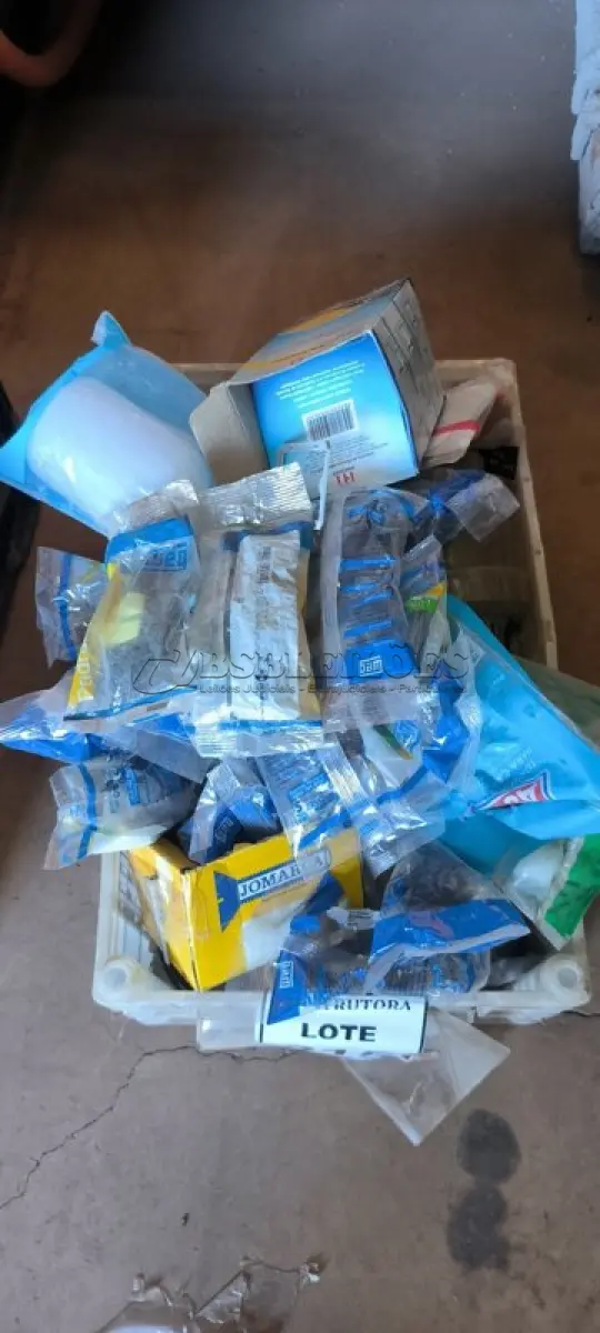 LOTE 215 - 01 LOTE COM TOMADAS,BÓIAS ,BUCHAS, PESCADOR E CONEXÕES DIVERSAS. (CAIXA ORGANIZADORA NAO INCLUSA) (NO ESTADO) ATENÇÃO! FAZER A VISITAÇÃO ANTES DE ARREMATAR, NÃO SABEMOS SE FUNCIONA, LEILÃO NÃO TEM GARANTIA E NEM DEVOLUÇÃO, SUJEITO A POSSÍVEIS AVARIAS VISÍVEIS/OCULTAS E/OU AUSÊNCIA DE COMPONENTES.