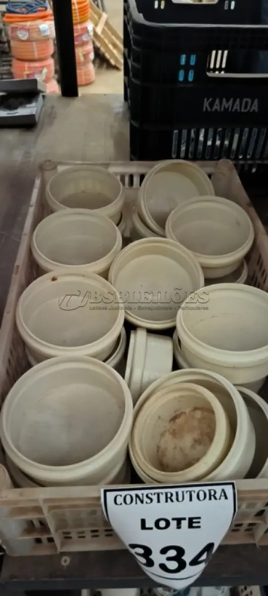 LOTE 334 - 01 LOTE COM TAMPAS DE CANO DN 100 PARA ESGOTO. (CAIXA ORGANIZADORA NAO INCLUSA) (NO ESTADO) ATENÇÃO! FAZER A VISITAÇÃO ANTES DE ARREMATAR, NÃO SABEMOS SE FUNCIONA, LEILÃO NÃO TEM GARANTIA E NEM DEVOLUÇÃO, SUJEITO A POSSÍVEIS AVARIAS VISÍVEIS/OCULTAS E/OU AUSÊNCIA DE COMPONENTES.