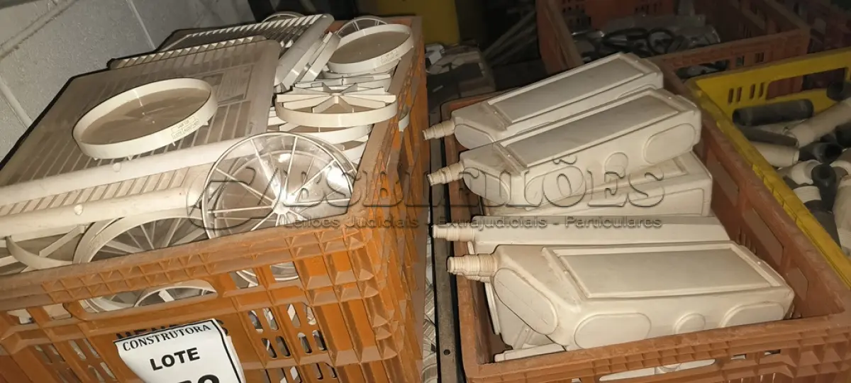 LOTE 353 - 01 LOTE COM CAIXAS DE DRENAGENS E TAMPAS DE VENTILAÇÃO. (CAIXA ORGANIZADORA NAO INCLUSA)
