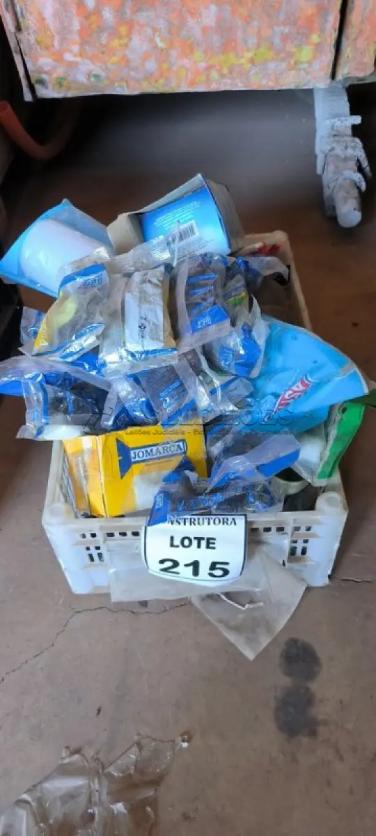 LOTE 215 - 01 LOTE COM TOMADAS,BÓIAS ,BUCHAS, PESCADOR E CONEXÕES DIVERSAS. (CAIXA ORGANIZADORA NAO INCLUSA) (NO ESTADO) ATENÇÃO! FAZER A VISITAÇÃO ANTES DE ARREMATAR, NÃO SABEMOS SE FUNCIONA, LEILÃO NÃO TEM GARANTIA E NEM DEVOLUÇÃO, SUJEITO A POSSÍVEIS AVARIAS VISÍVEIS/OCULTAS E/OU AUSÊNCIA DE COMPONENTES.