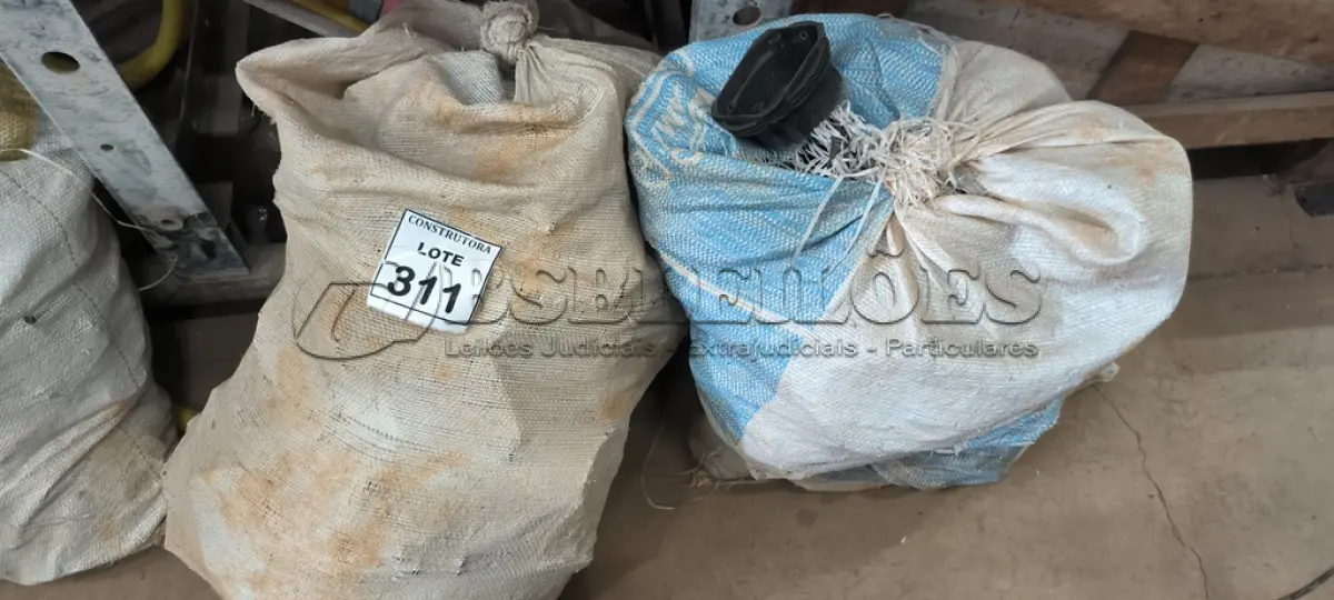LOTE 311 - 02 SACOS COM CAIXAS DE LUZ 4X4 EM PVC. (CAIXA ORGANIZADORA NAO INCLUSA) (NO ESTADO) ATENÇÃO! FAZER A VISITAÇÃO ANTES DE ARREMATAR, NÃO SABEMOS SE FUNCIONA, LEILÃO NÃO TEM GARANTIA E NEM DEVOLUÇÃO, SUJEITO A POSSÍVEIS AVARIAS VISÍVEIS/OCULTAS E/OU AUSÊNCIA DE COMPONENTES.