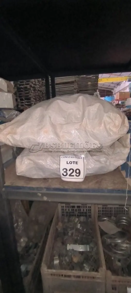 LOTE 329 - 02 SACOS COM UNIÃO UNIVERSAL ¾. (NO ESTADO) ATENÇÃO! FAZER A VISITAÇÃO ANTES DE ARREMATAR, NÃO SABEMOS SE FUNCIONA, LEILÃO NÃO TEM GARANTIA E NEM DEVOLUÇÃO, SUJEITO A POSSÍVEIS AVARIAS VISÍVEIS/OCULTAS E/OU AUSÊNCIA DE COMPONENTES.