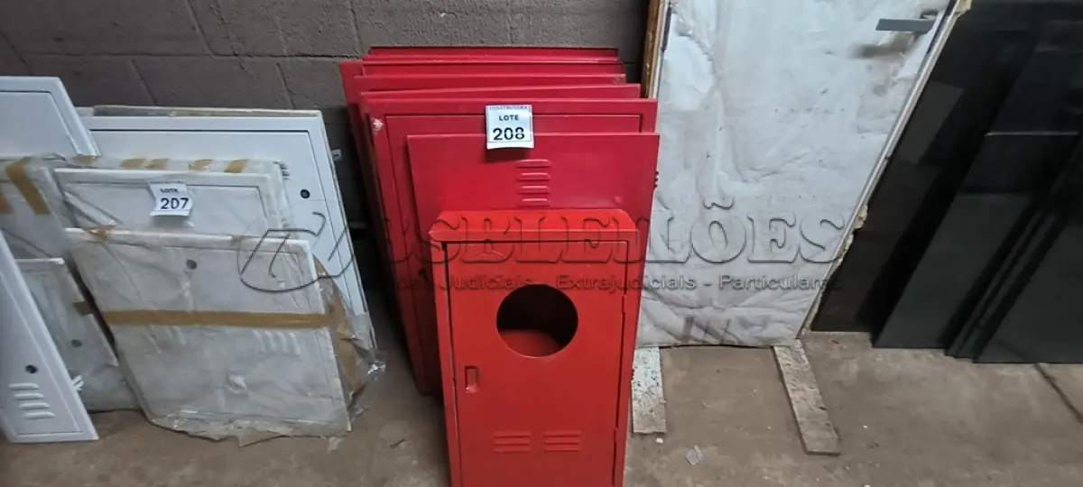 LOTE 208 - 01 LOTE COM TAMPAS DE HIDRANTE. (NO ESTADO) ATENÇÃO! FAZER A VISITAÇÃO ANTES DE ARREMATAR, NÃO SABEMOS SE FUNCIONA, LEILÃO NÃO TEM GARANTIA E NEM DEVOLUÇÃO, SUJEITO A POSSÍVEIS AVARIAS VISÍVEIS/OCULTAS E/OU AUSÊNCIA DE COMPONENTES.