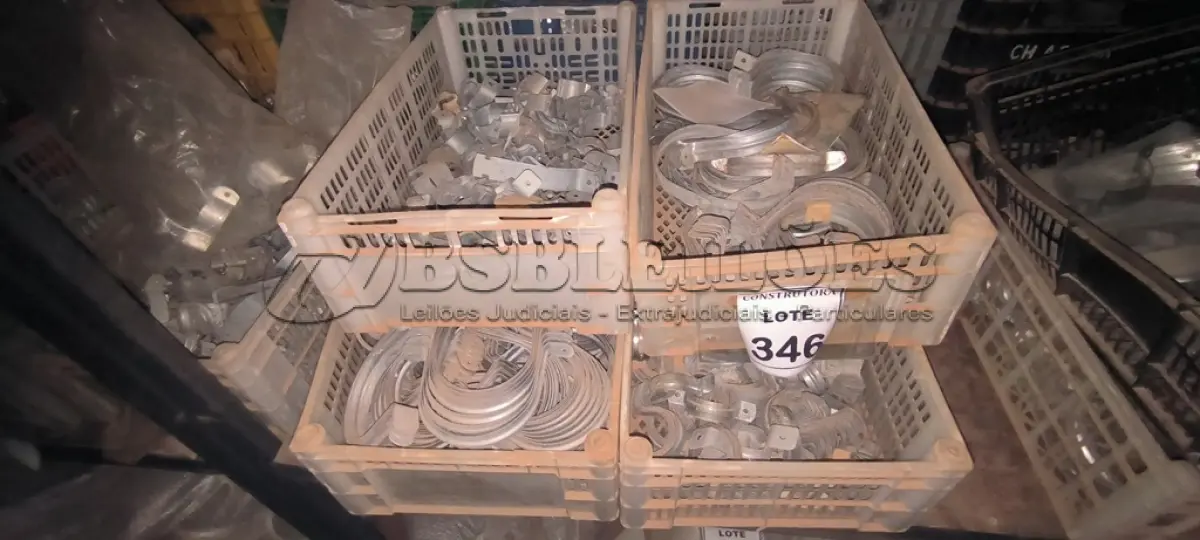 LOTE 346 - 01 LOTE COM ABRAÇADEIRAS TIPO U. (CAIXA ORGANIZADORA NAO INCLUSA) (NO ESTADO) ATENÇÃO! FAZER A VISITAÇÃO ANTES DE ARREMATAR, NÃO SABEMOS SE FUNCIONA, LEILÃO NÃO TEM GARANTIA E NEM DEVOLUÇÃO, SUJEITO A POSSÍVEIS AVARIAS VISÍVEIS/OCULTAS E/OU AUSÊNCIA DE COMPONENTES.