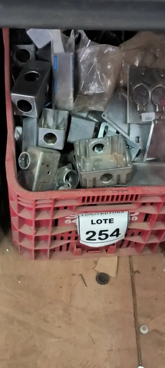 LOTE 254 - 01 LOTE COM CONDULETES EM ALUMÍNIO.  (CAIXA ORGANIZADORA NAO INCLUSA) (NO ESTADO) ATENÇÃO! FAZER A VISITAÇÃO ANTES DE ARREMATAR, NÃO SABEMOS SE FUNCIONA, LEILÃO NÃO TEM GARANTIA E NEM DEVOLUÇÃO, SUJEITO A POSSÍVEIS AVARIAS VISÍVEIS/OCULTAS E/OU AUSÊNCIA DE COMPONENTES.