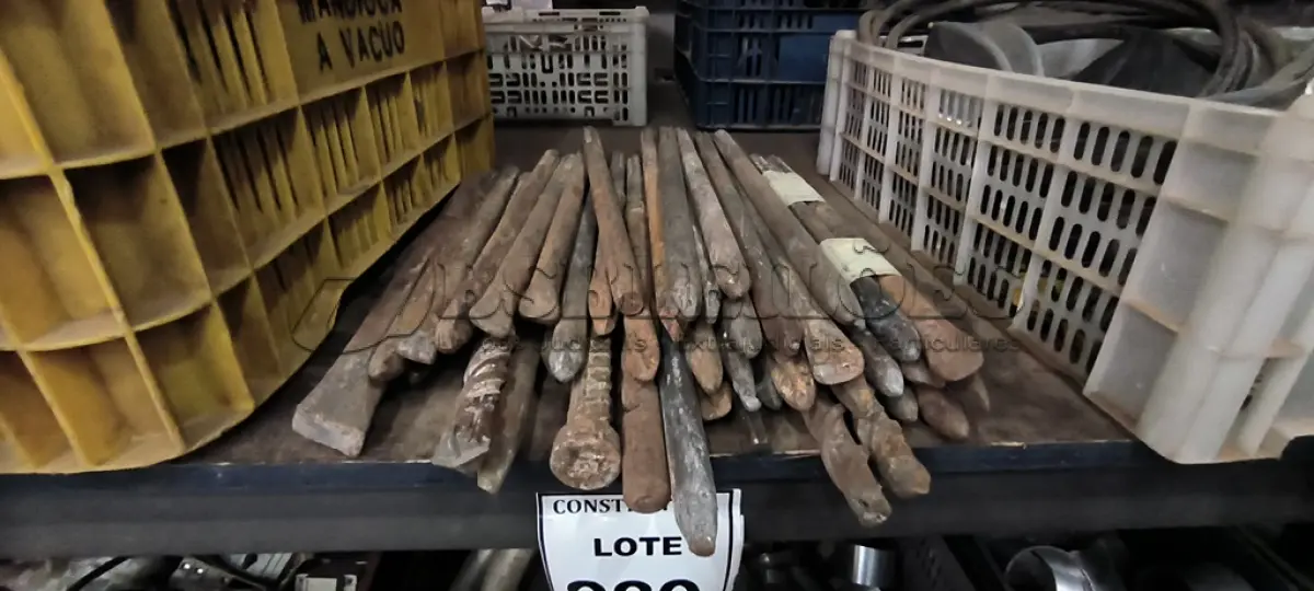 LOTE 289 - 01 LOTE COM PONTEIROS,TALHADEIRAS E BROCAS PARA MARTELE. (NO ESTADO) ATENÇÃO! FAZER A VISITAÇÃO ANTES DE ARREMATAR, NÃO SABEMOS SE FUNCIONA, LEILÃO NÃO TEM GARANTIA E NEM DEVOLUÇÃO, SUJEITO A POSSÍVEIS AVARIAS VISÍVEIS/OCULTAS E/OU AUSÊNCIA DE COMPONENTES.